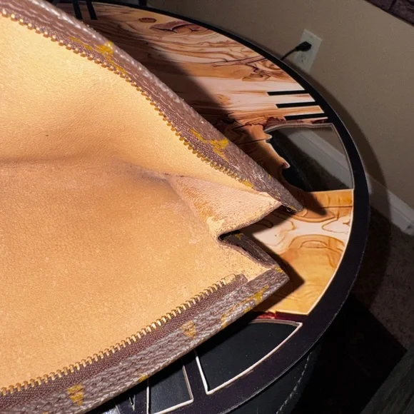 LOUIS VUITTON GM Monogram Pochette/Pouch Mini Bag. - Picture 11 of 13